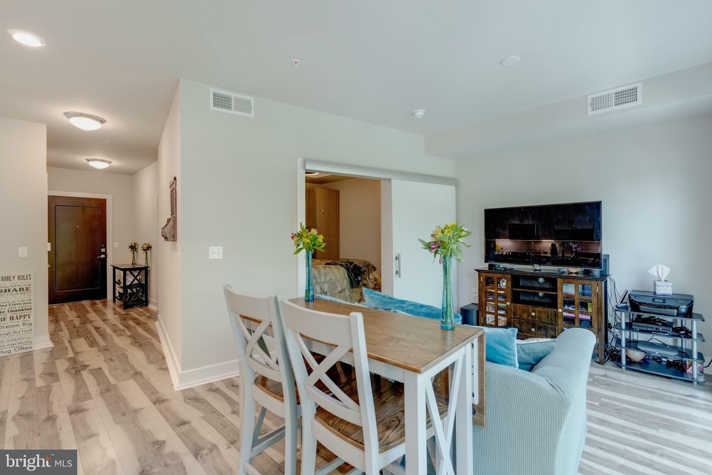Property Photo: 1800 Mount Vernon Avenue 215 VA 22301