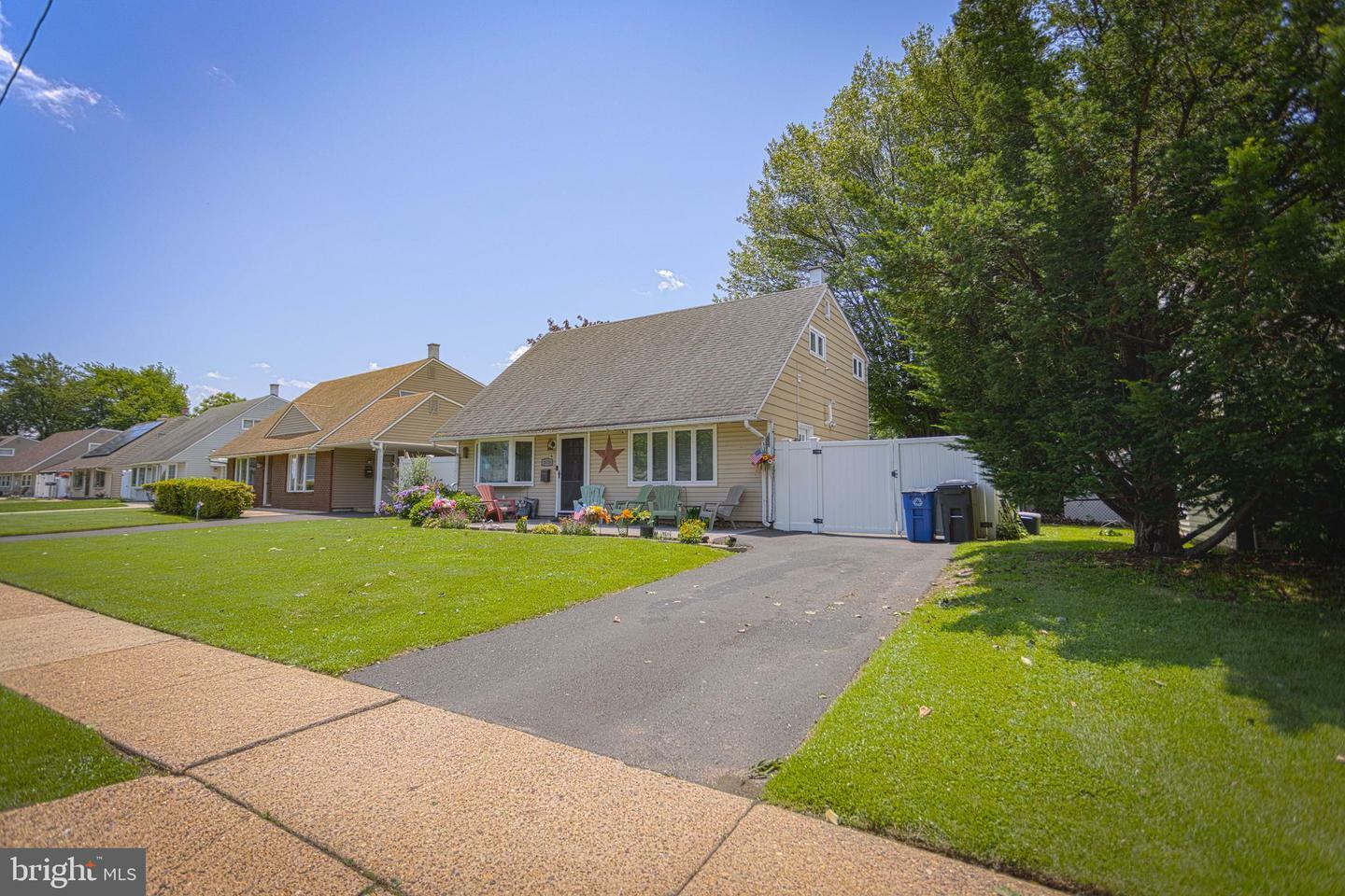 Property Photo: 2828 Normandy Drive PA 19154