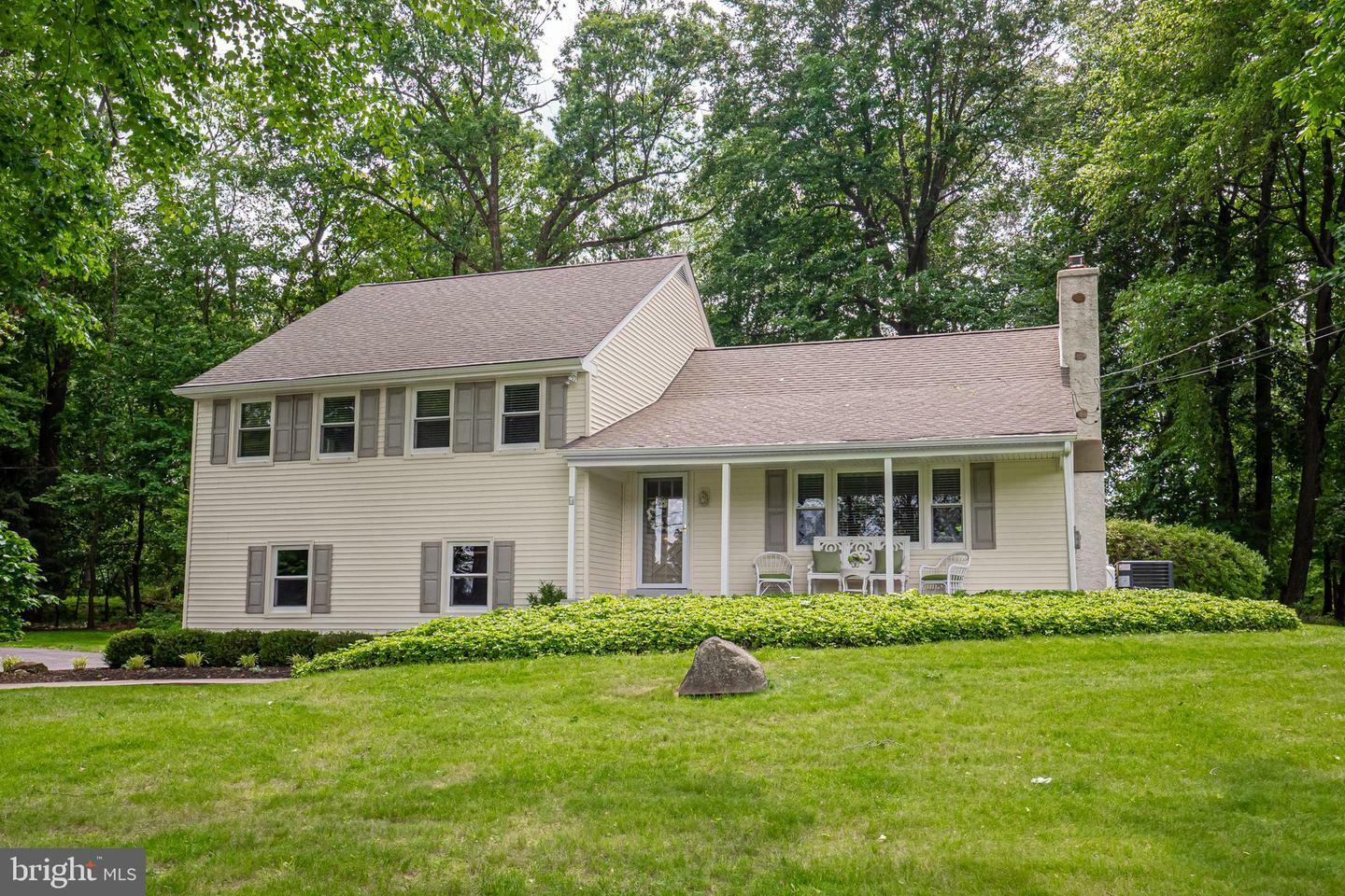 Property Photo:  4 Toms Circle  PA 19355 