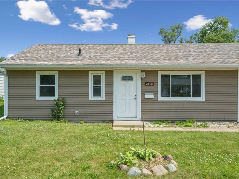 Property Photo: 2410 8th Avenue SW IA 52404