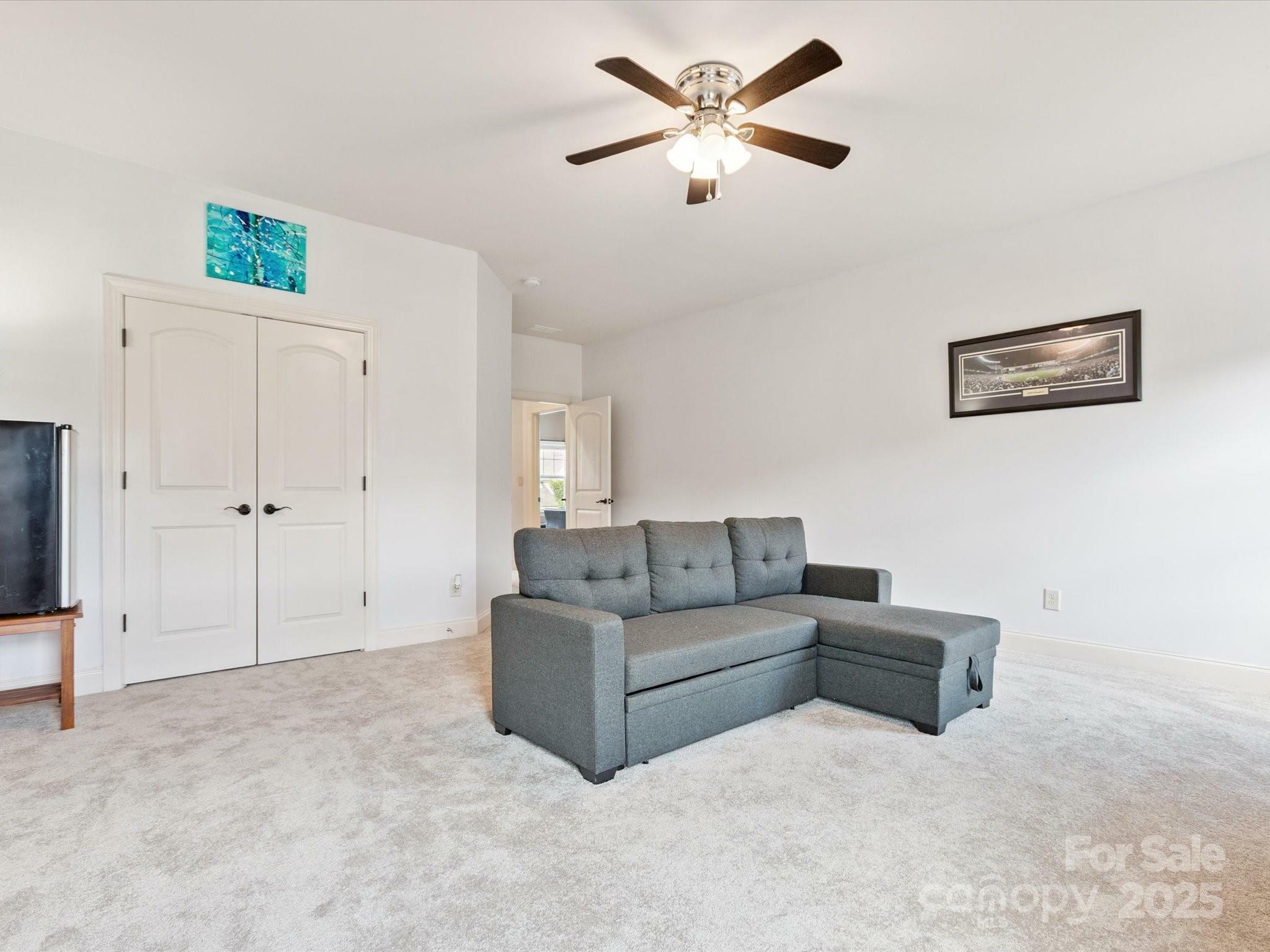 Property Photo: 1009 Hampton Grove Road NC 28173