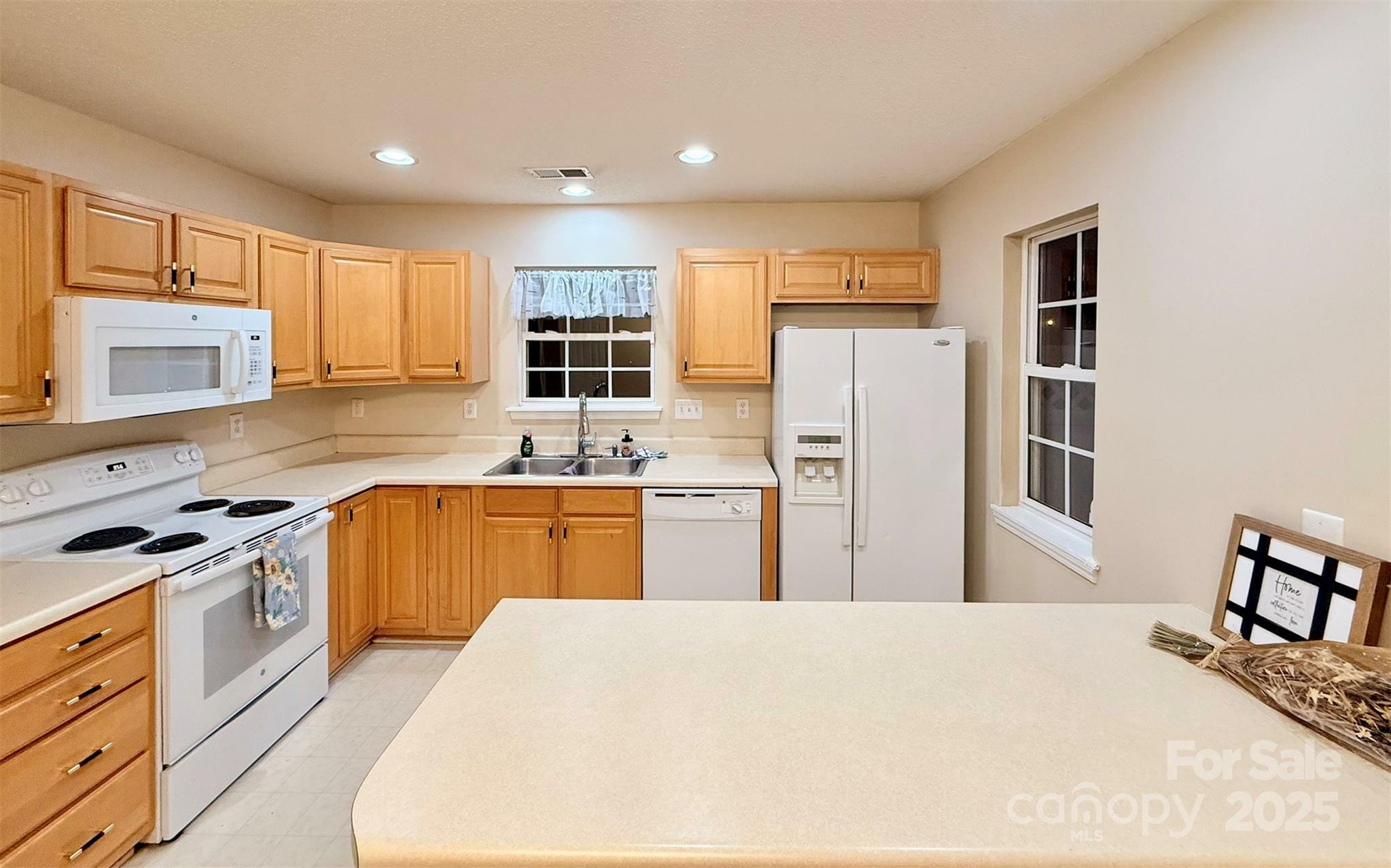 Property Photo: 10105 Reindeer Way Lane NC 28216