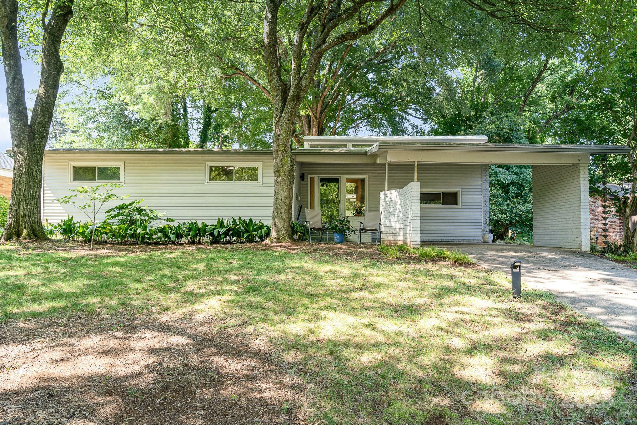 Property Photo: 5742 Murrayhill Road NC 28210