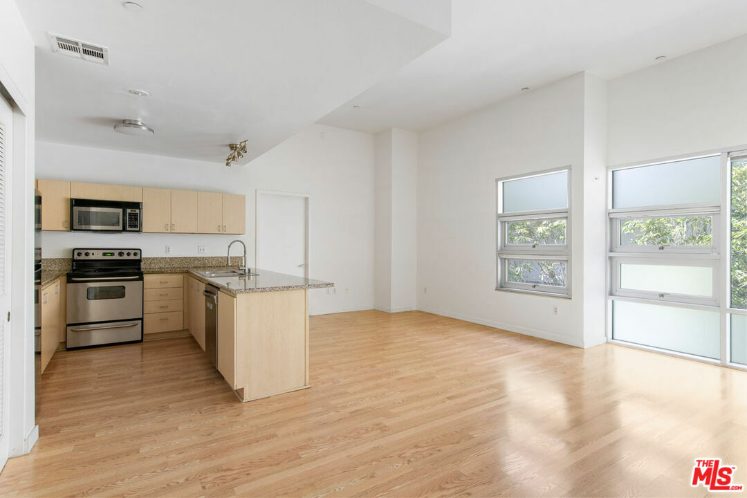 Property Photo: 630 W 6th St CA 90017