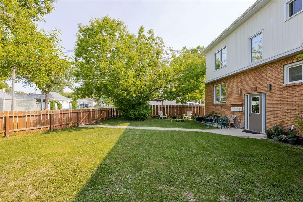 Property Photo:  661 Roch Street  MB R2K 2P6 