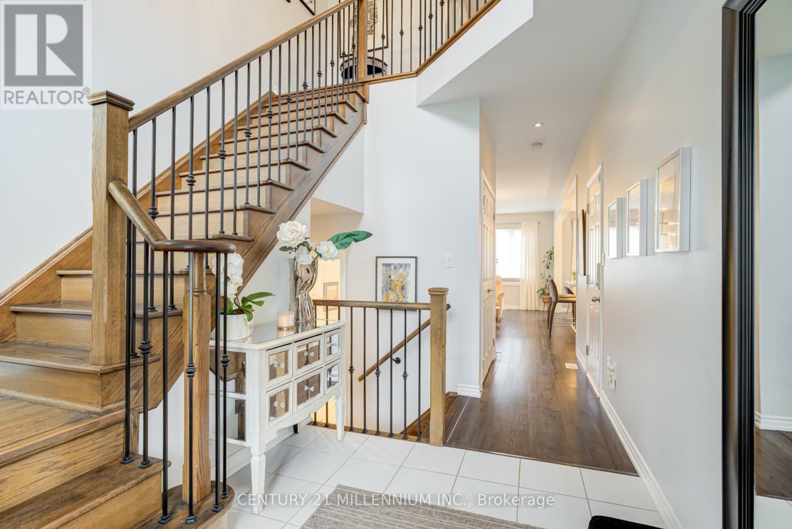 Property Photo: 100 Kempenfelt Trail ON L7A 0Z9