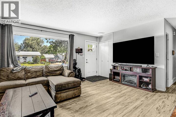 Property Photo:  9825 91 Avenue  AB T8V 0G1 
