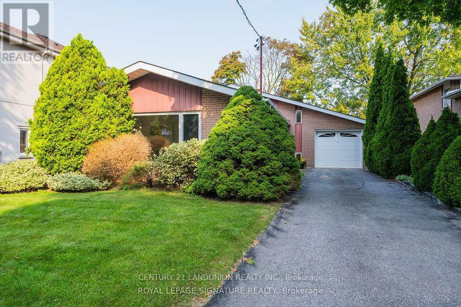 Property Photo: 8 Trailside Drive ON M2J 2C9