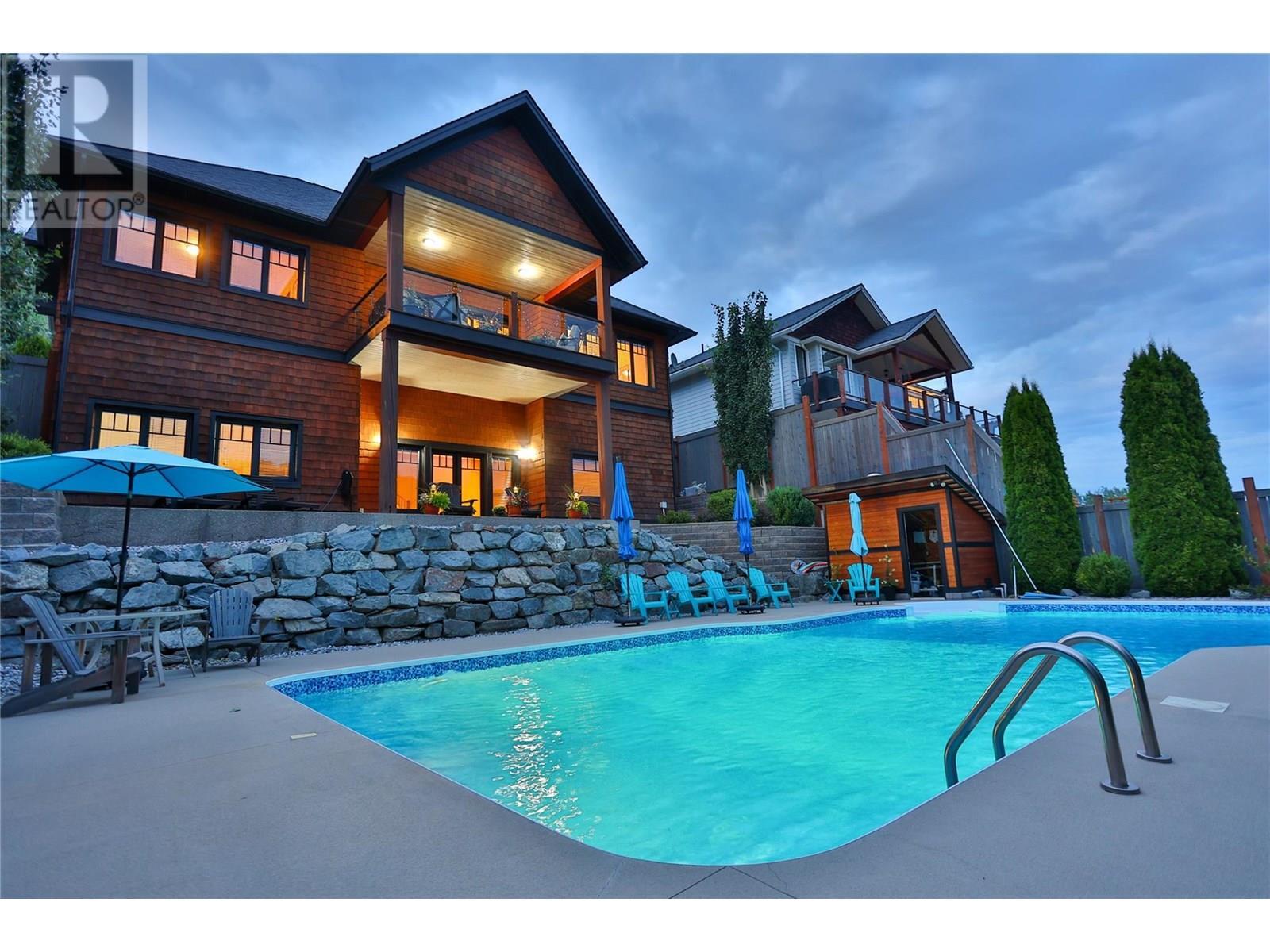 Photo de la propriété: 1009 Silvertip Road BC V0G 1Y0