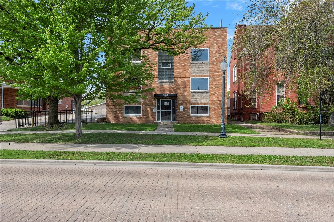 Property Photo:  320 W Main Street  IL 62522 