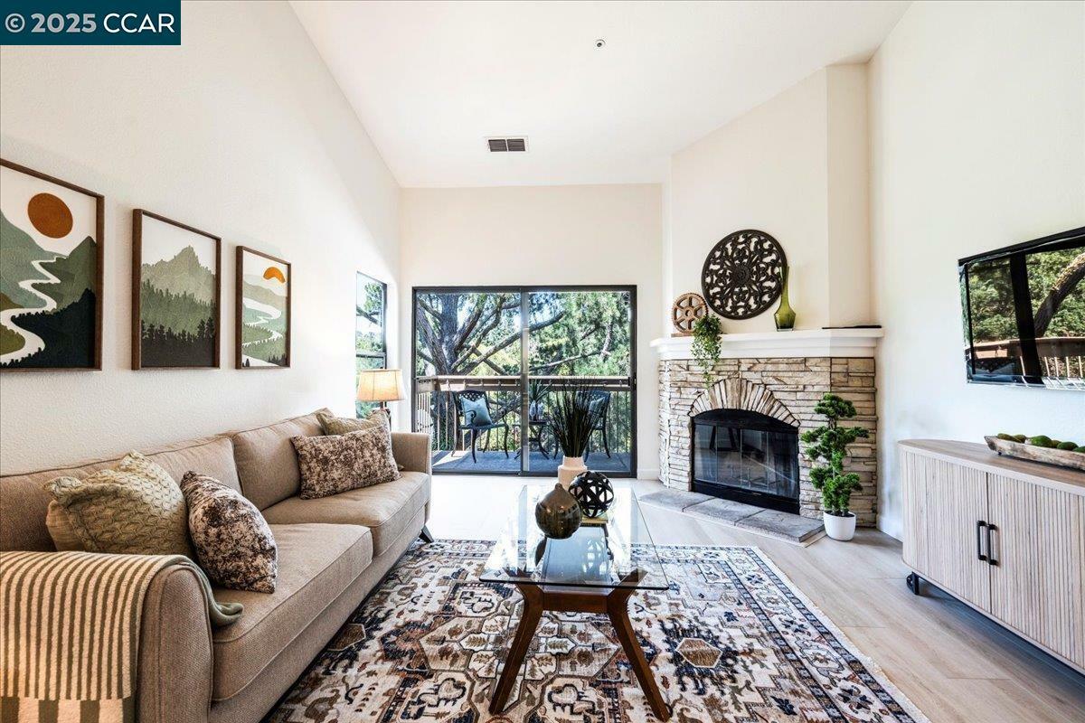 Property Photo: 1733 S Villa Way CA 94595