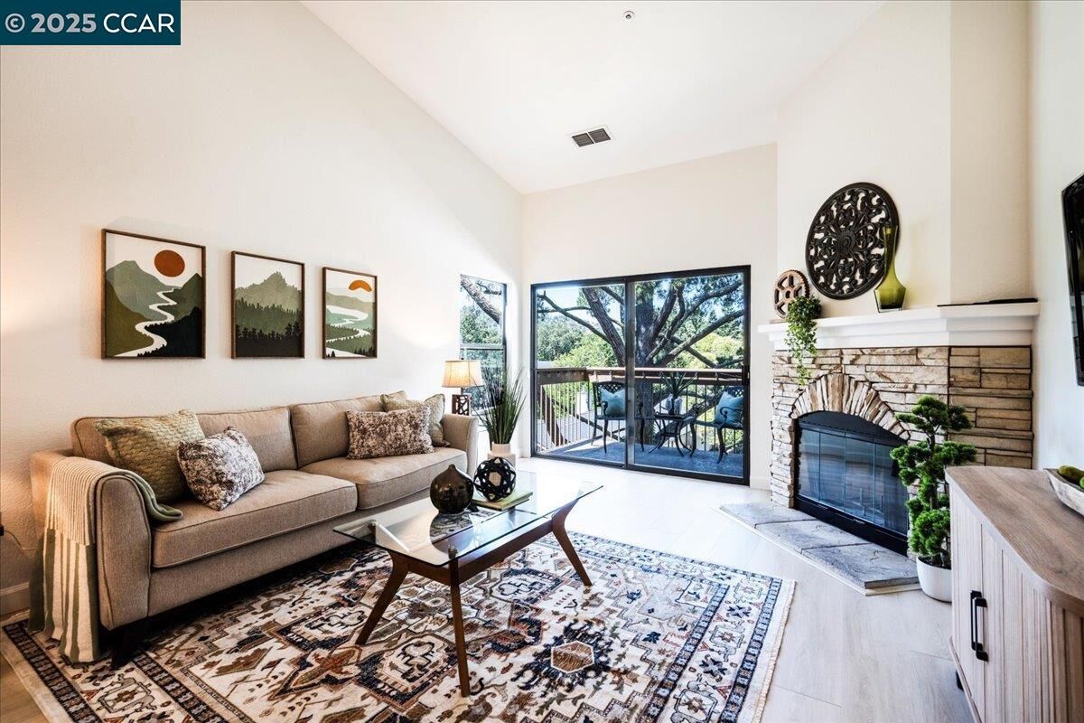 Property Photo: 1733 S Villa Way CA 94595