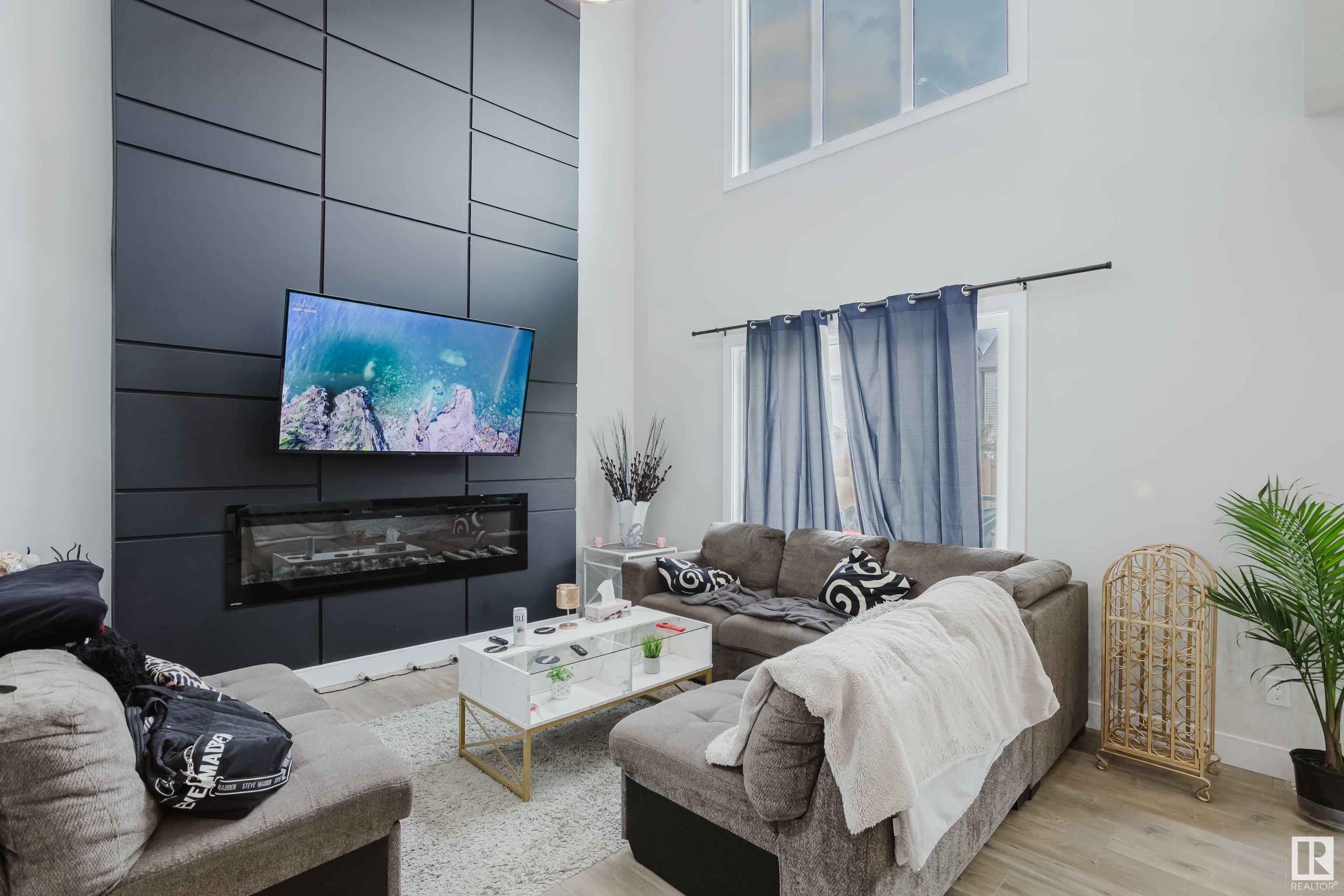 Property Photo: 17328 68 Street NW AB T5Z 0W4