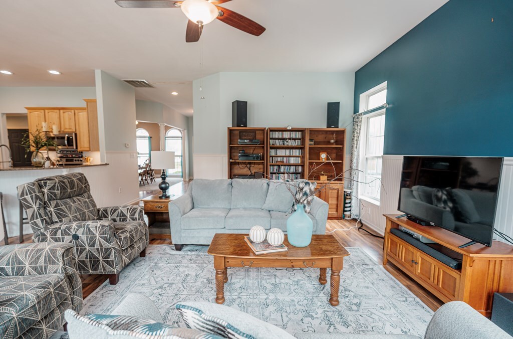 Property Photo: 37275 Longboat Ct VA 23356