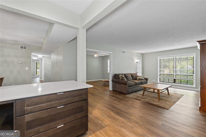 Property Photo: 6851 Roswell Road H18 GA 30328