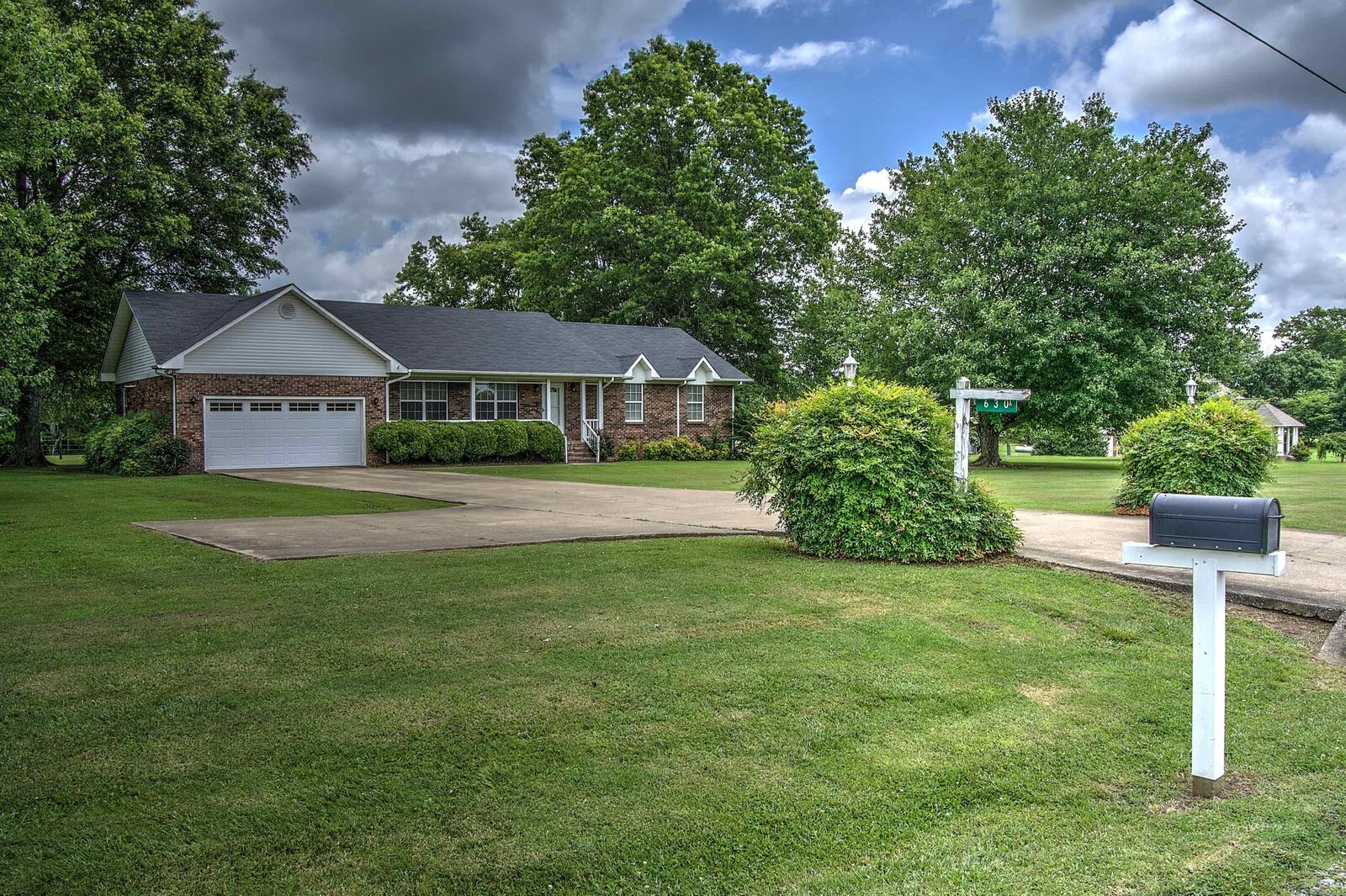 Property Photo: 630 Sunset Drive AL 35981