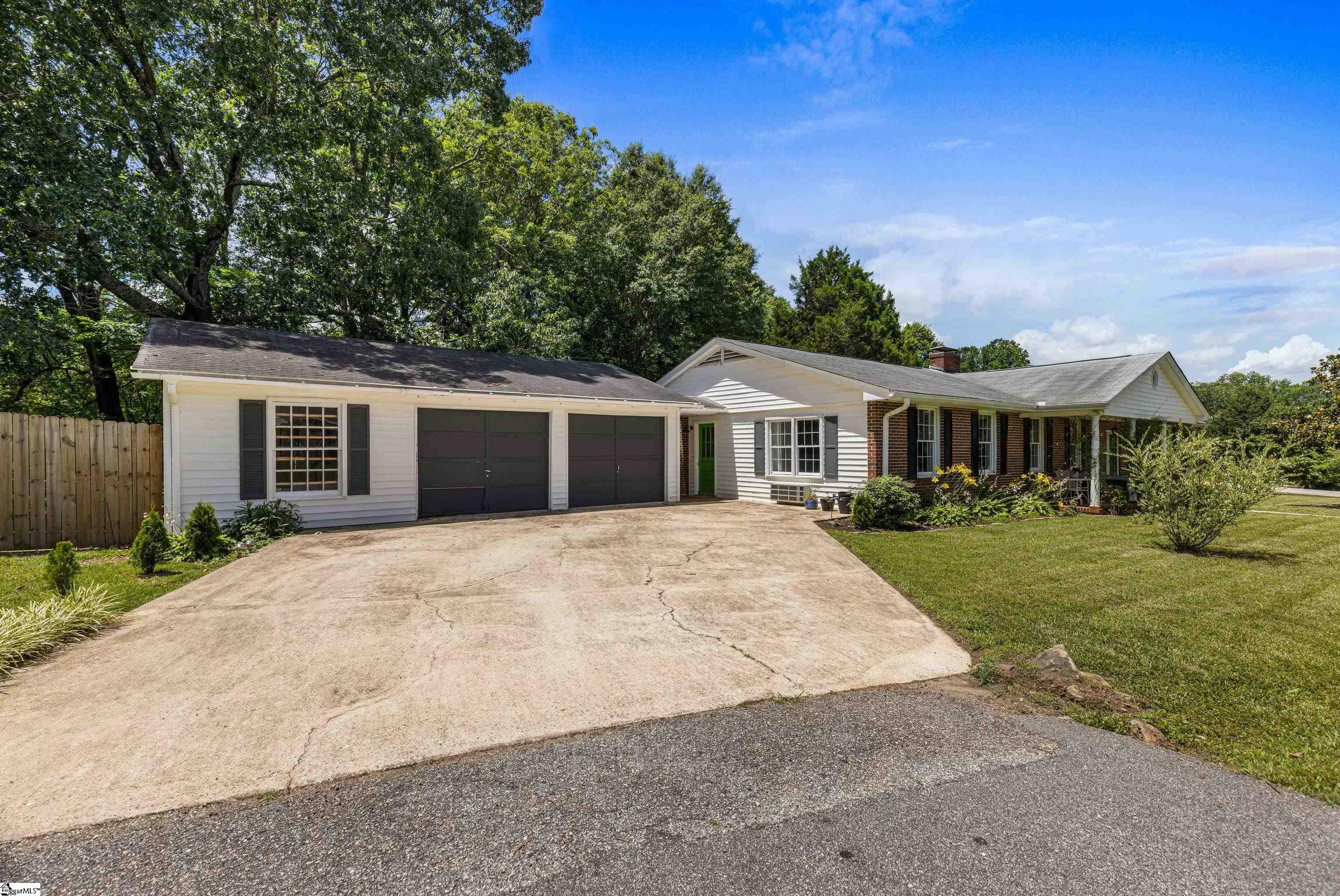 Property Photo: 300 Beaufort Street SC 29615