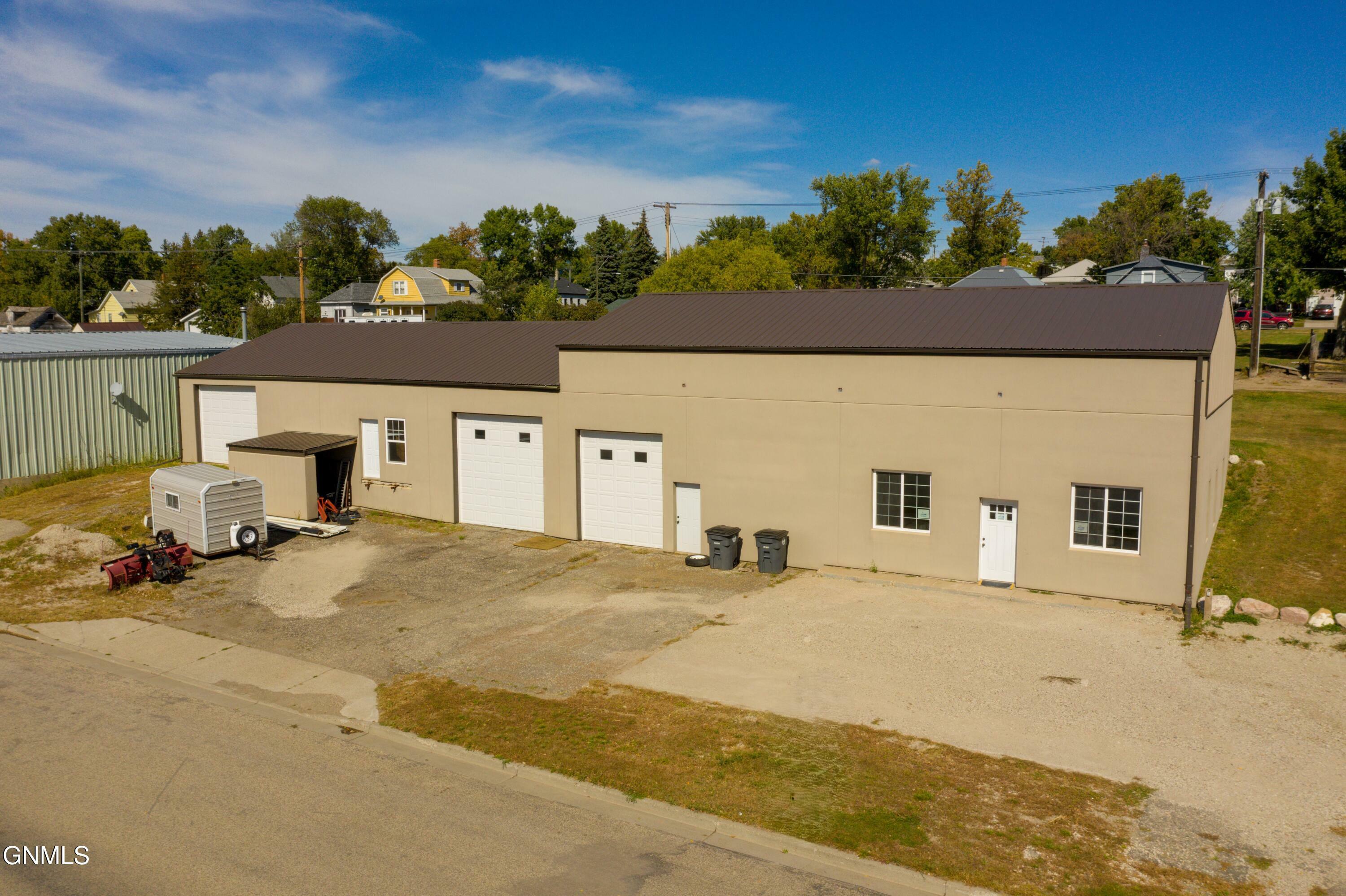 Property Photo: 910 Main Avenue ND 58577