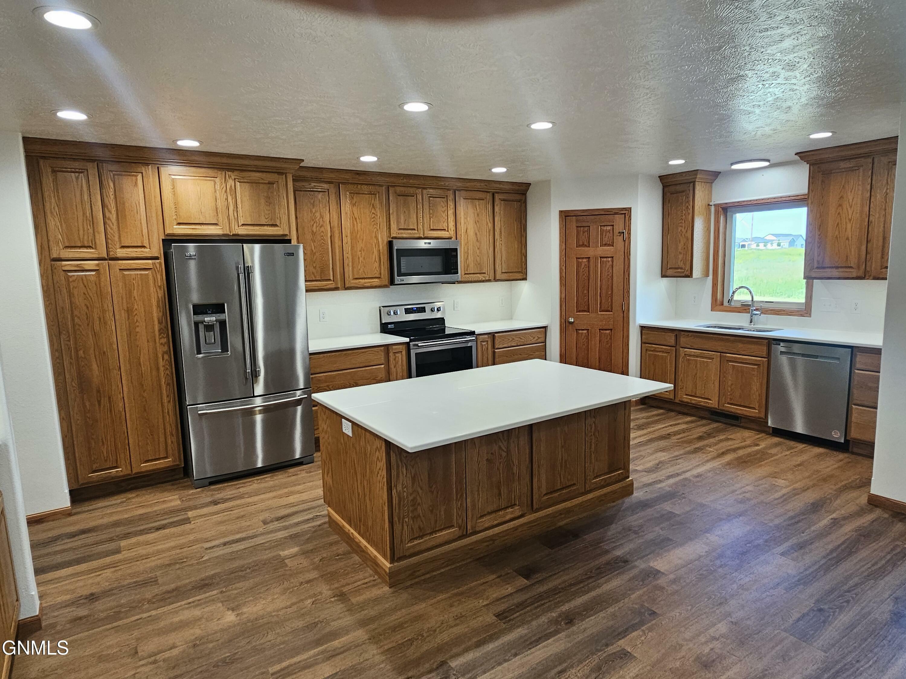 Property Photo:  501 Koenig Drive  ND 58504 