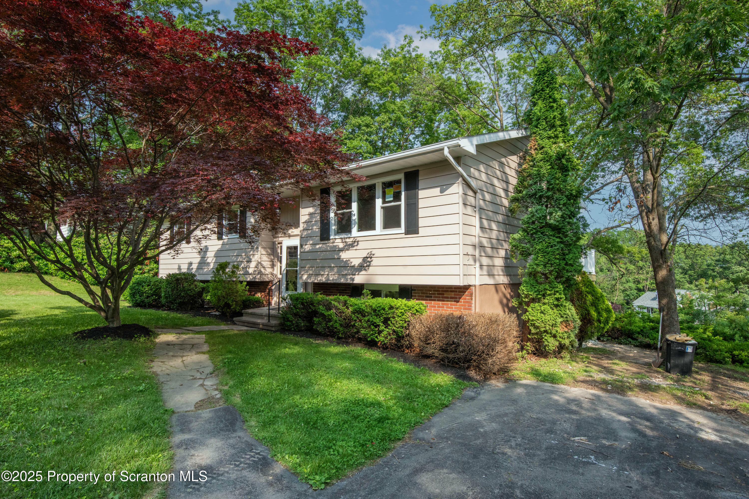 Property Photo: 197 Columbus Drive PA 18403
