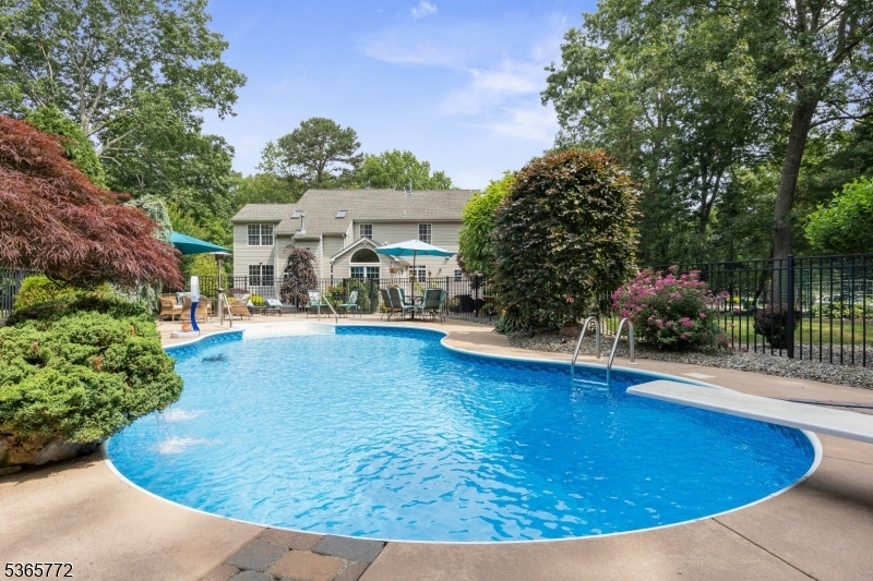 Property Photo: 7 Oak Leaf Dr NJ 08533