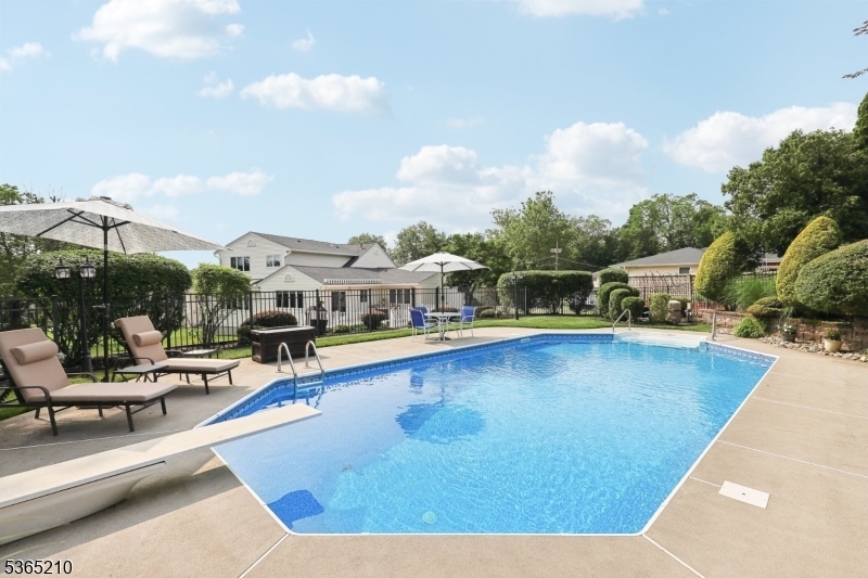 Property Photo: 6 Kipp Ct NJ 07470