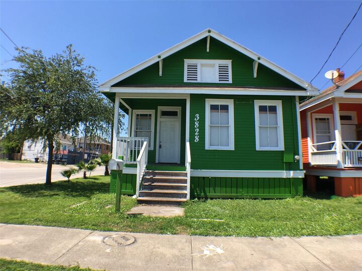 Property Photo:  3828 Avenue M 1/2  TX 77550 