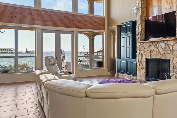 Property Photo: 7159 Kingston Cove Lane TX 77318