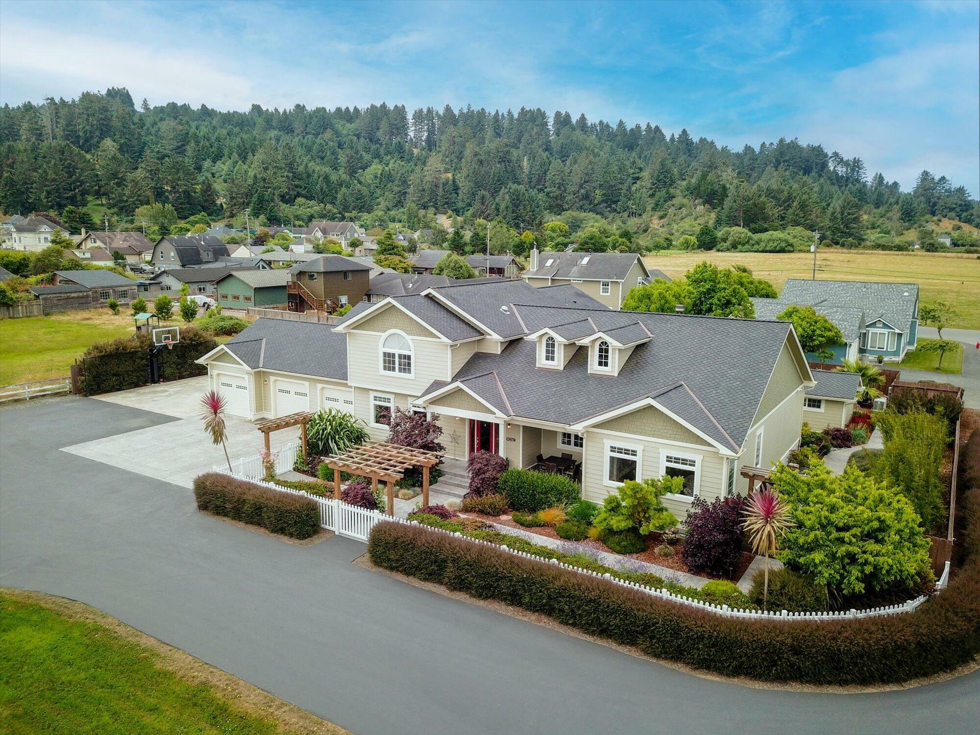 Property Photo: 319 Milky Way CA 95536