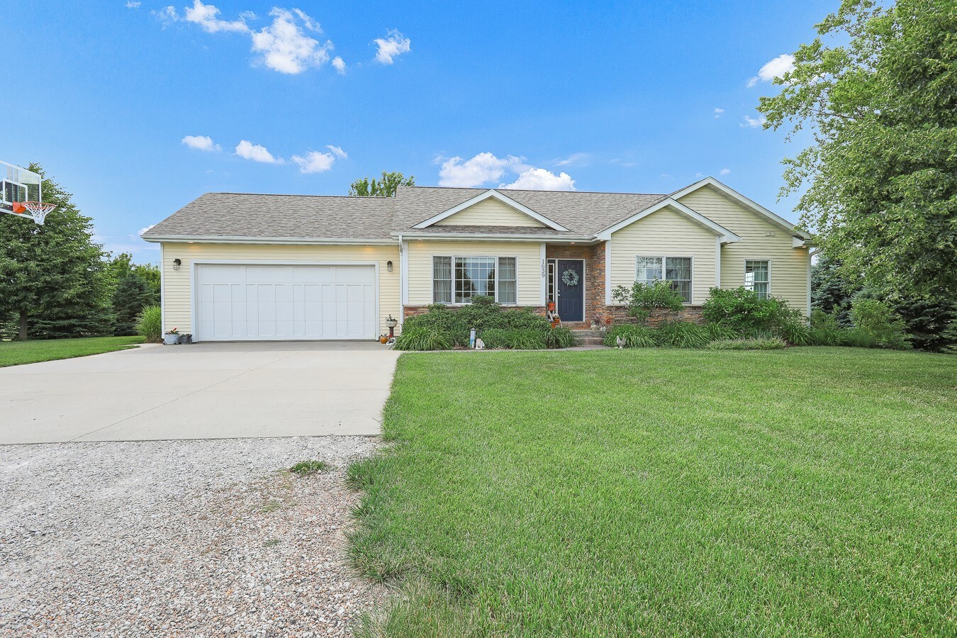Property Photo: 1639 Briar Lane IA 50219