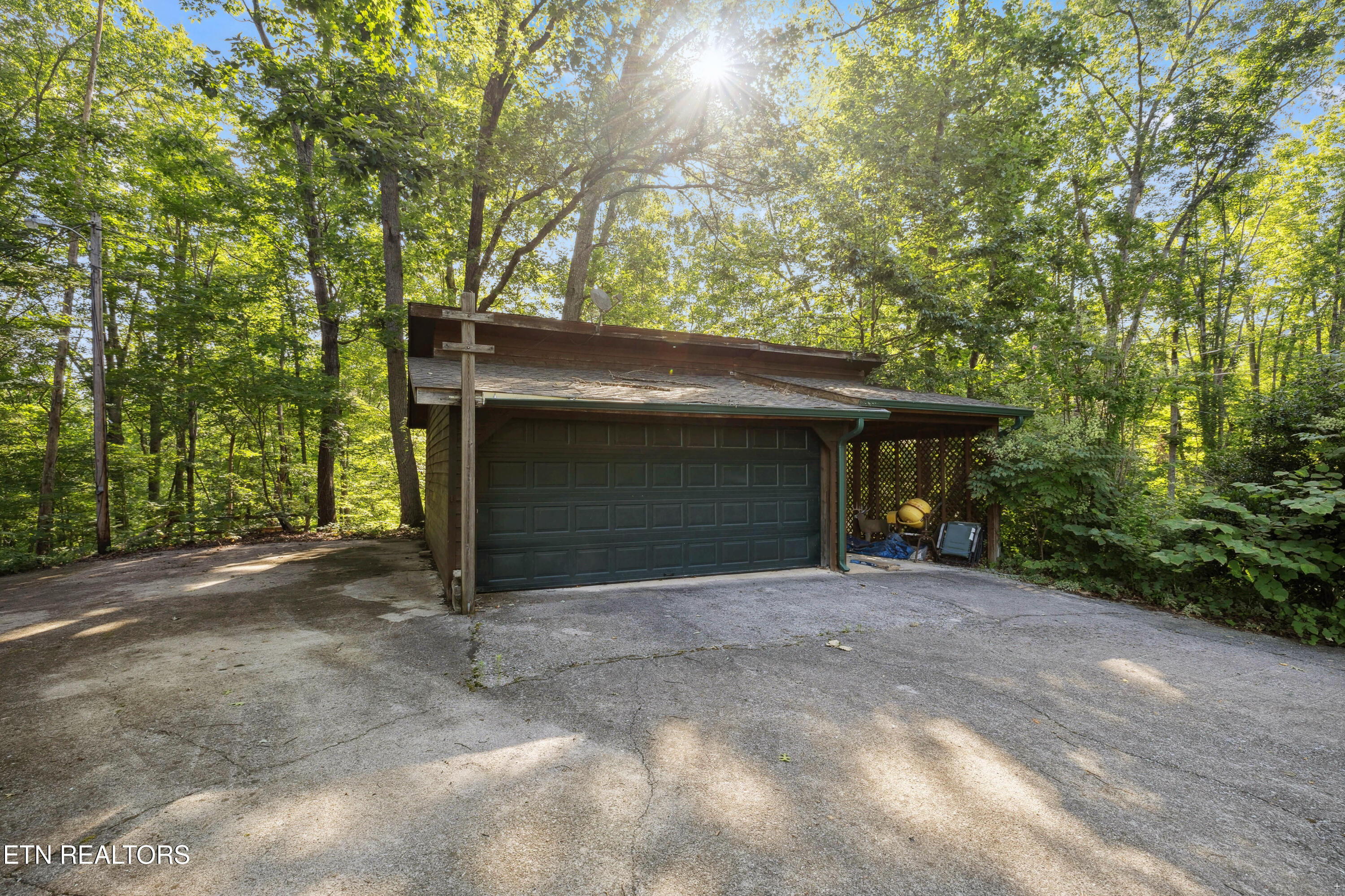 Property Photo: 521 Laurel Lake Circle TN 37354