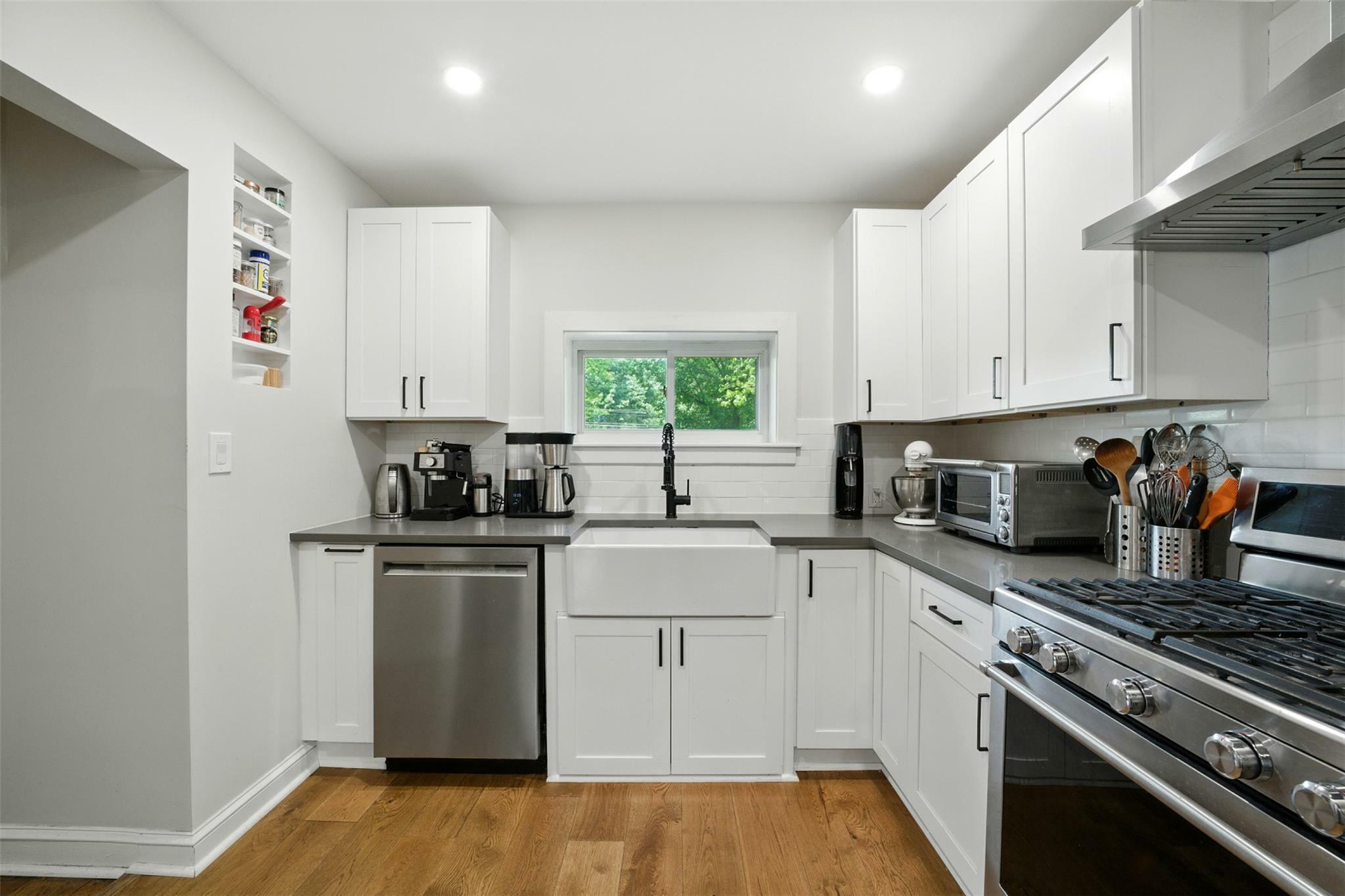 Property Photo:  1 Kennedy Place  NY 10707 