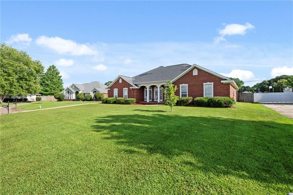 Property Photo: 9554 Tunbridge Court AL 36695