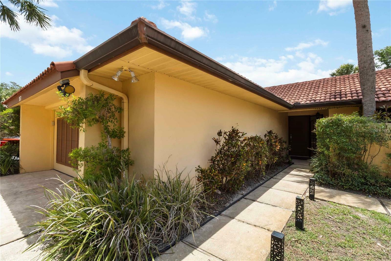 Property Photo: 5057 Maui Circle 15 FL 32808