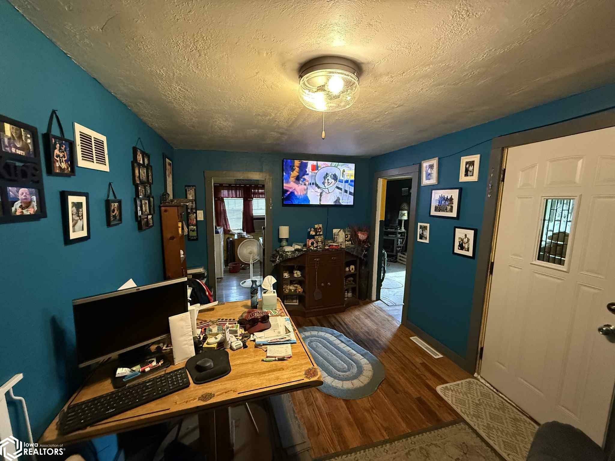 Property Photo: 2208 Racine Avenue IA 52601