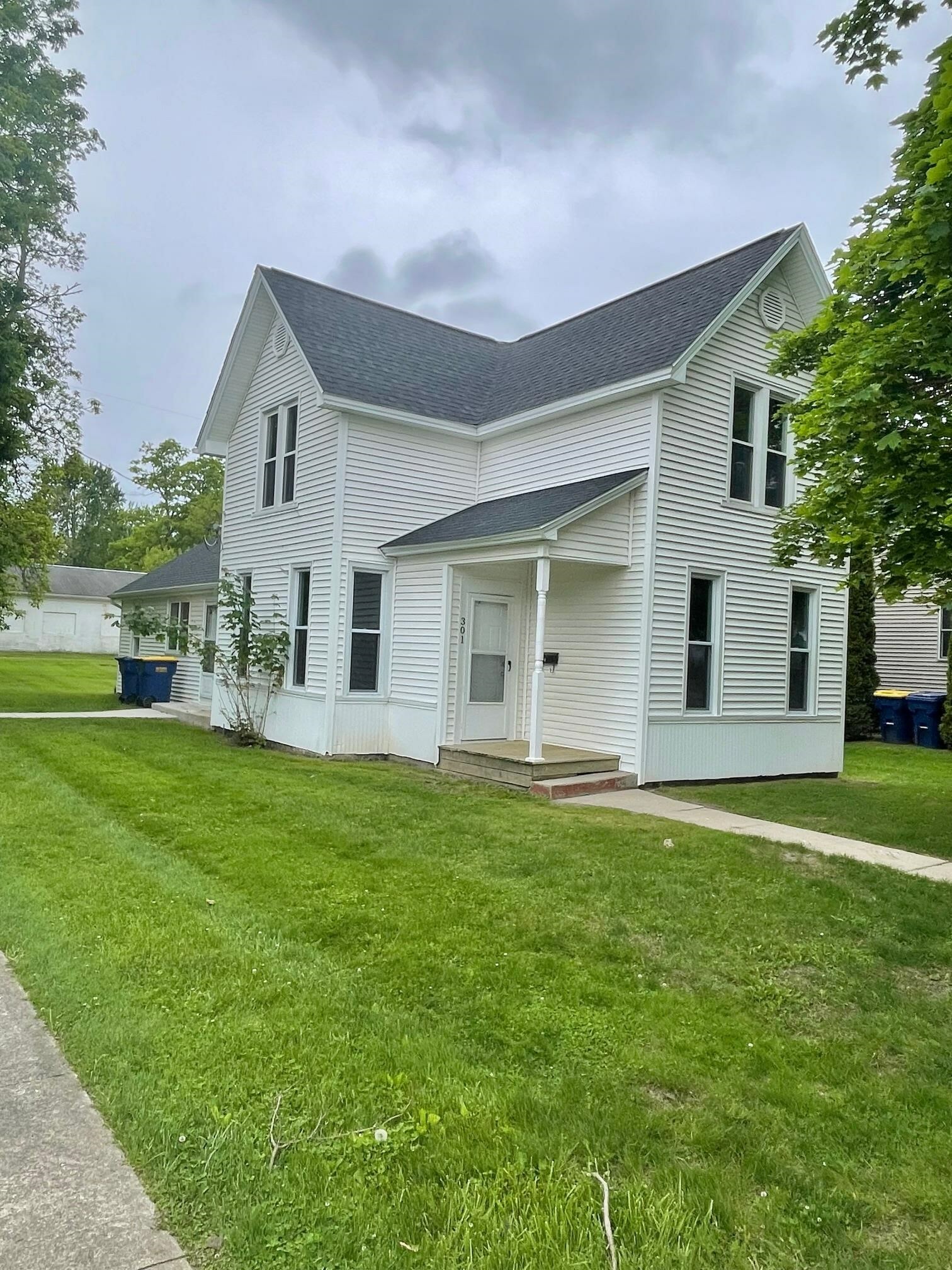 Property Photo: 301 W State Street MI 48817