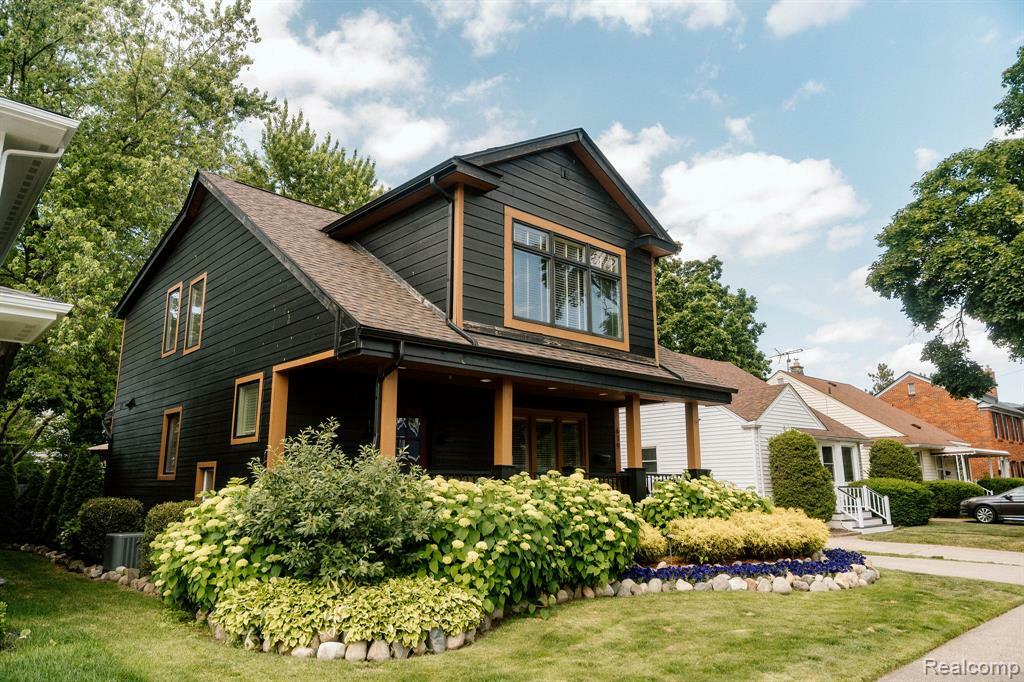 Property Photo:  619 E Farnum Avenue  MI 48067 1976 