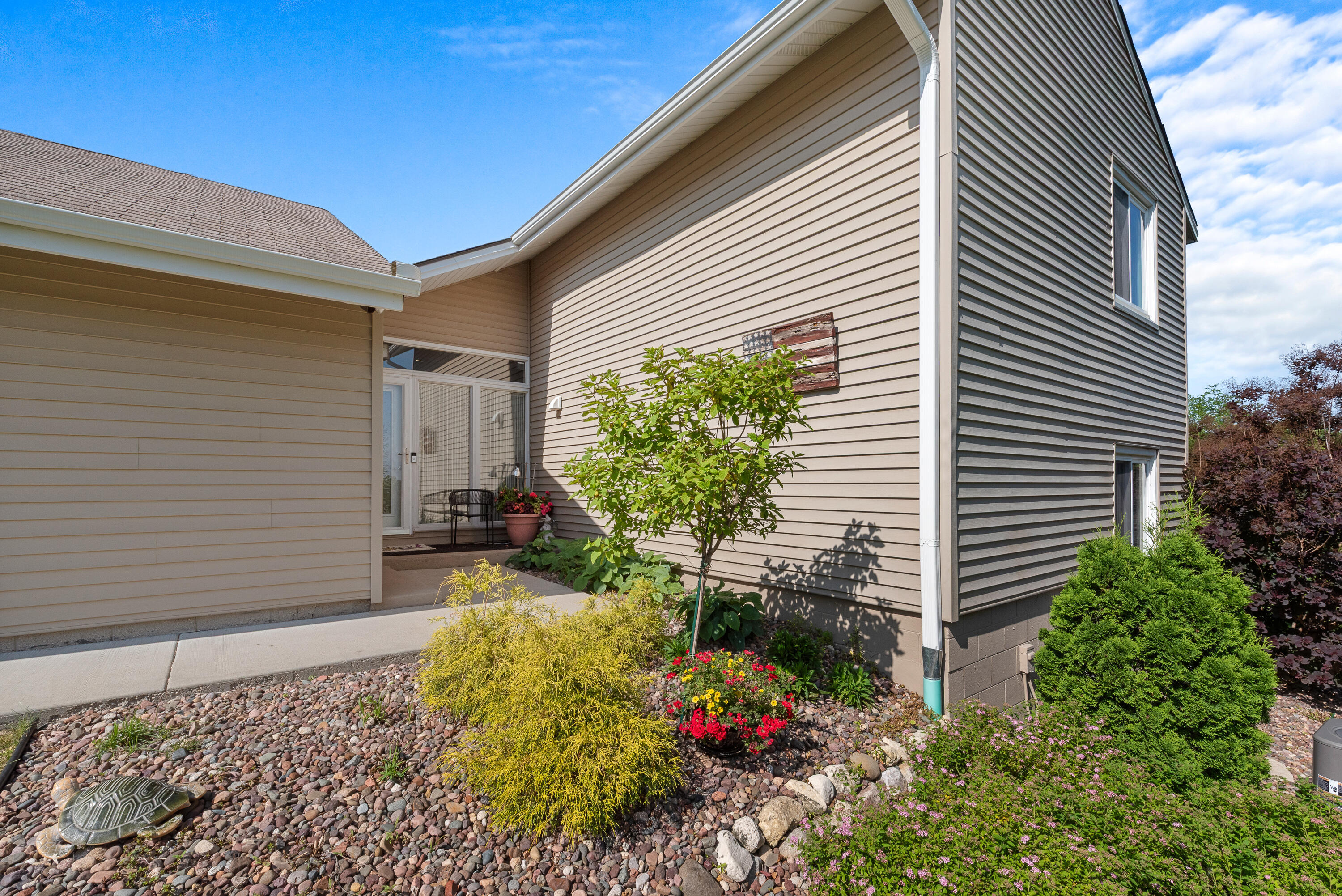 Property Photo: 618 Westridge Dr WI 53095