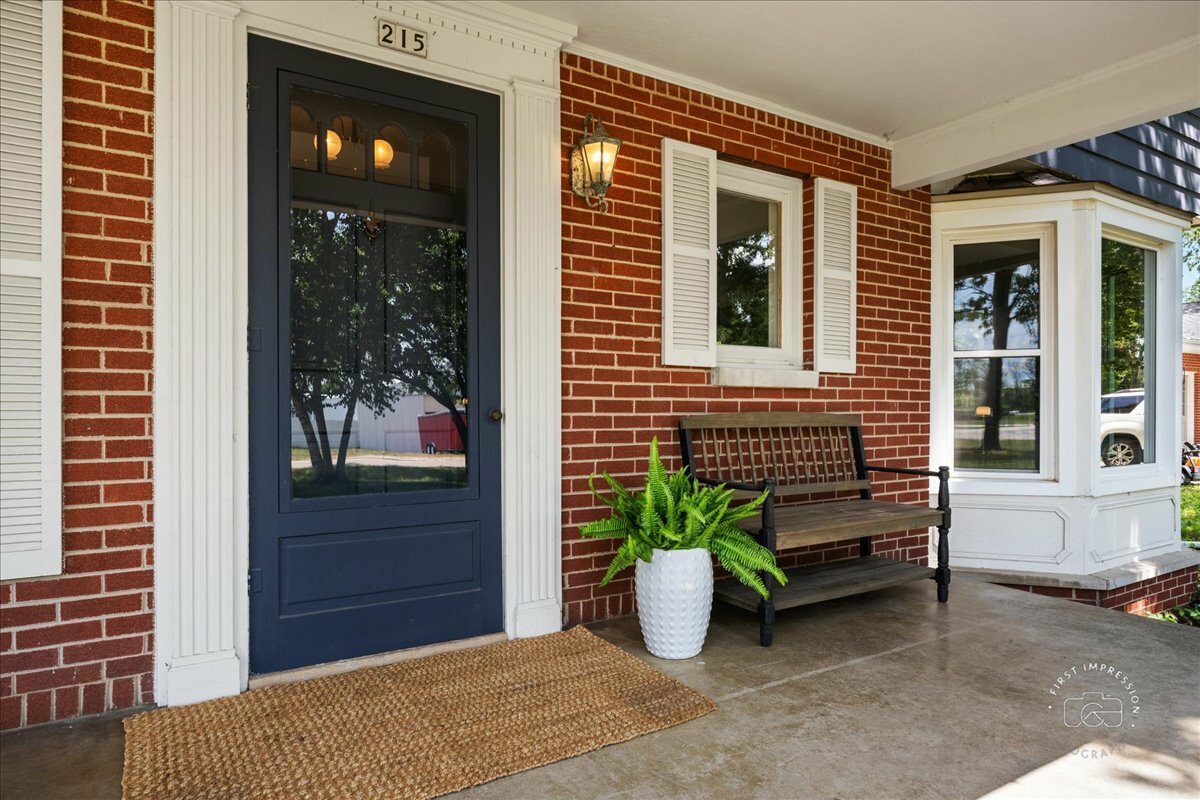 Property Photo: 6S903 Davis Road IL 60511