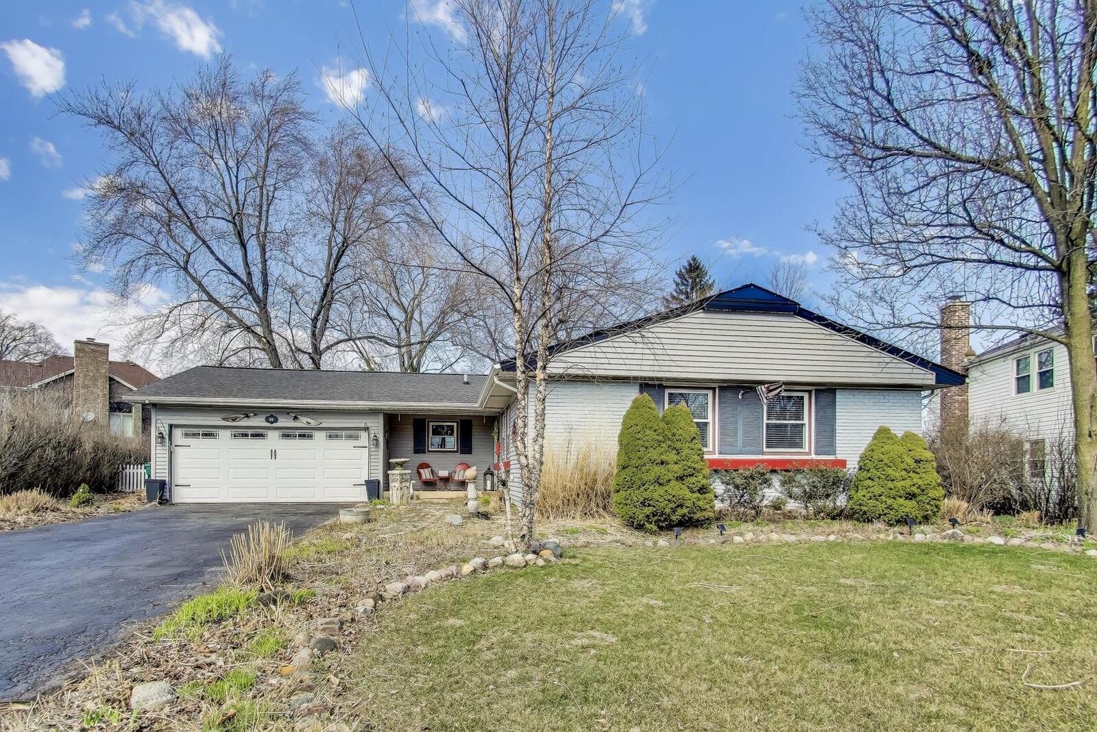Property Photo:  810 Woodhollow Lane  IL 60089 
