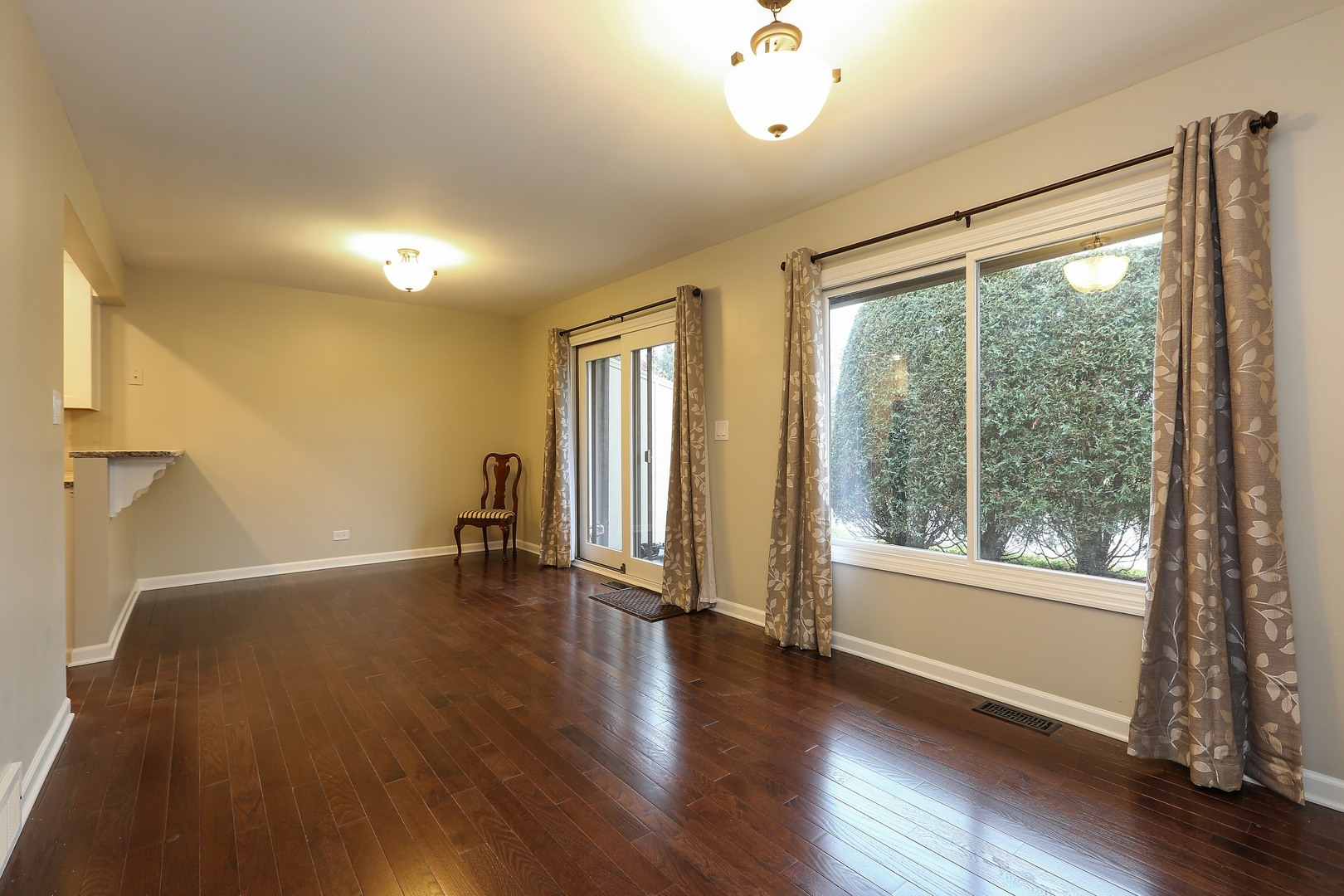 Property Photo: 10 Hawthorne Square IL 60525