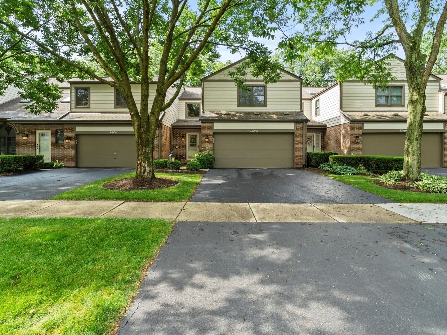 Property Photo:  23W505 Green Trails Drive  IL 60540 