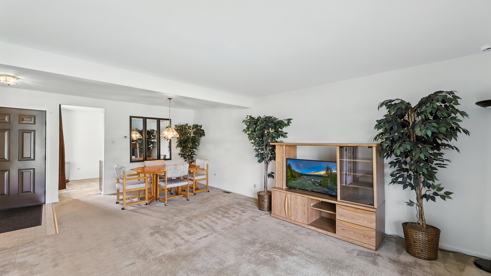 Property Photo:  31 Elmwood Court  IL 60525 
