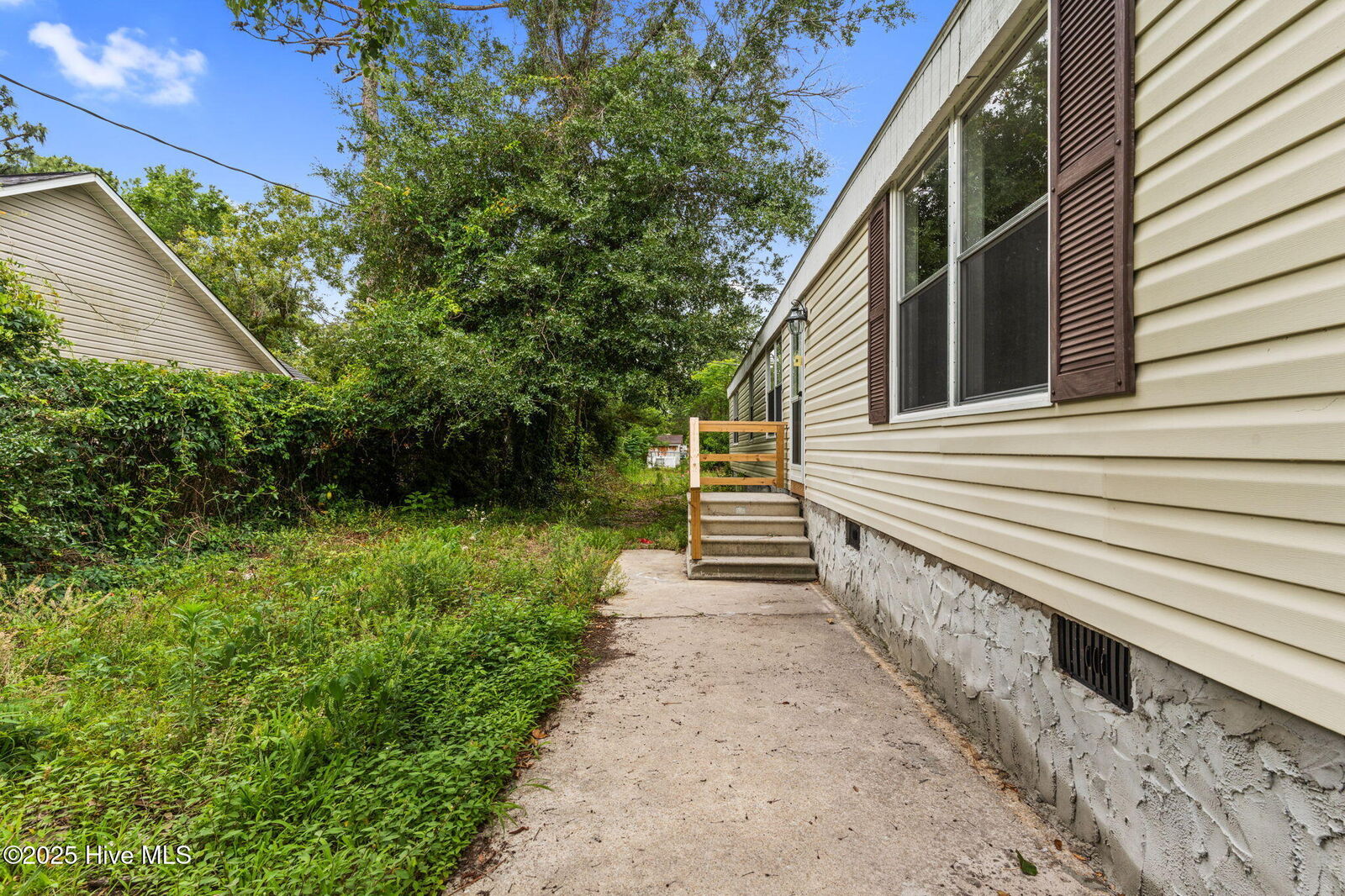 Property Photo: 1070 Pinecrest Road NC 28461