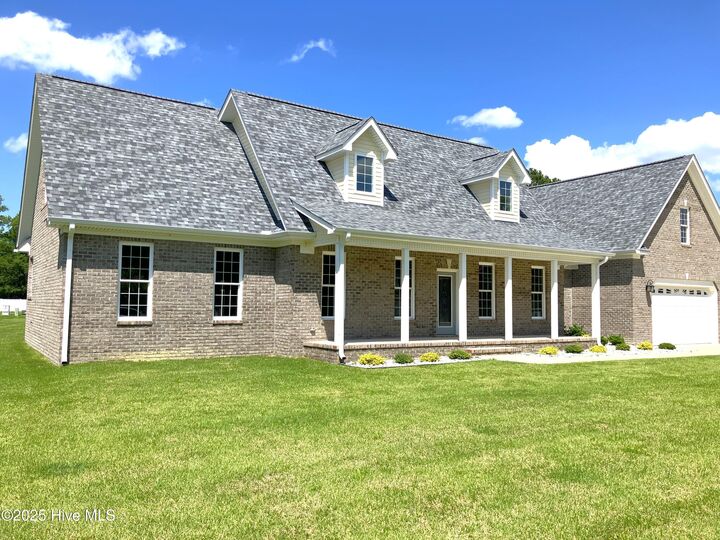 Property Photo:  407 King Richard Court  NC 28546 