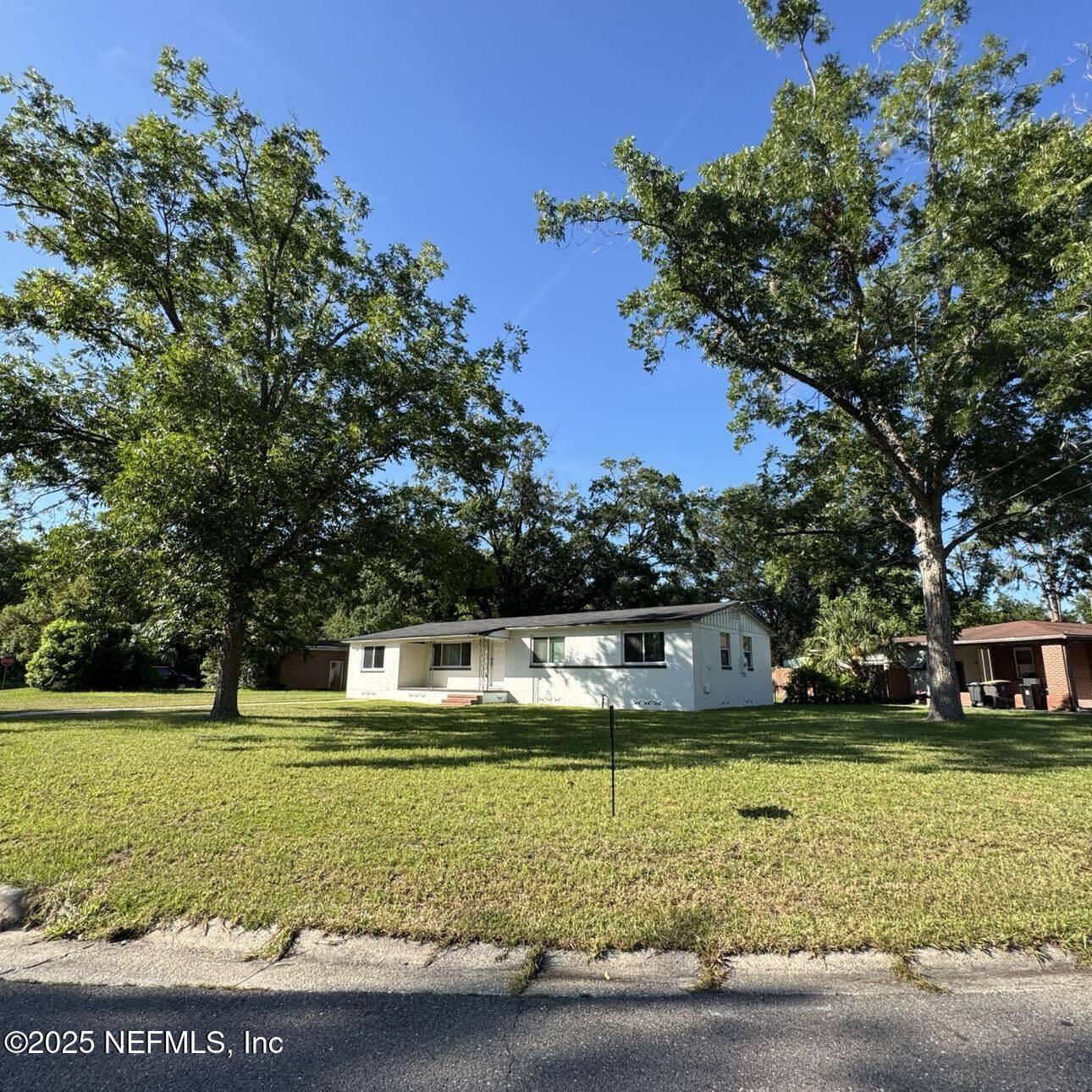 Property Photo: 6325 Autlan Drive FL 32210