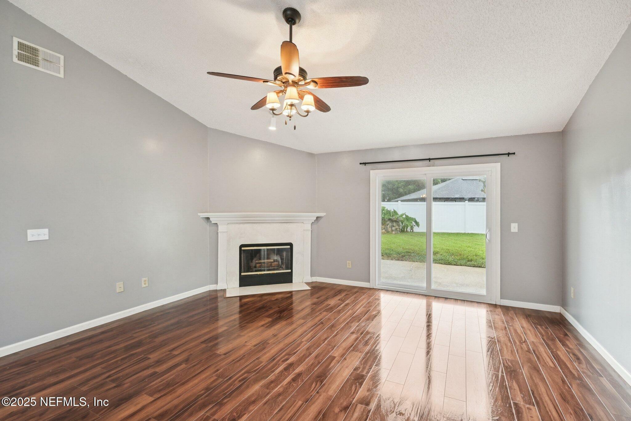 Property Photo: 12551 Hunters Branch Way FL 32224