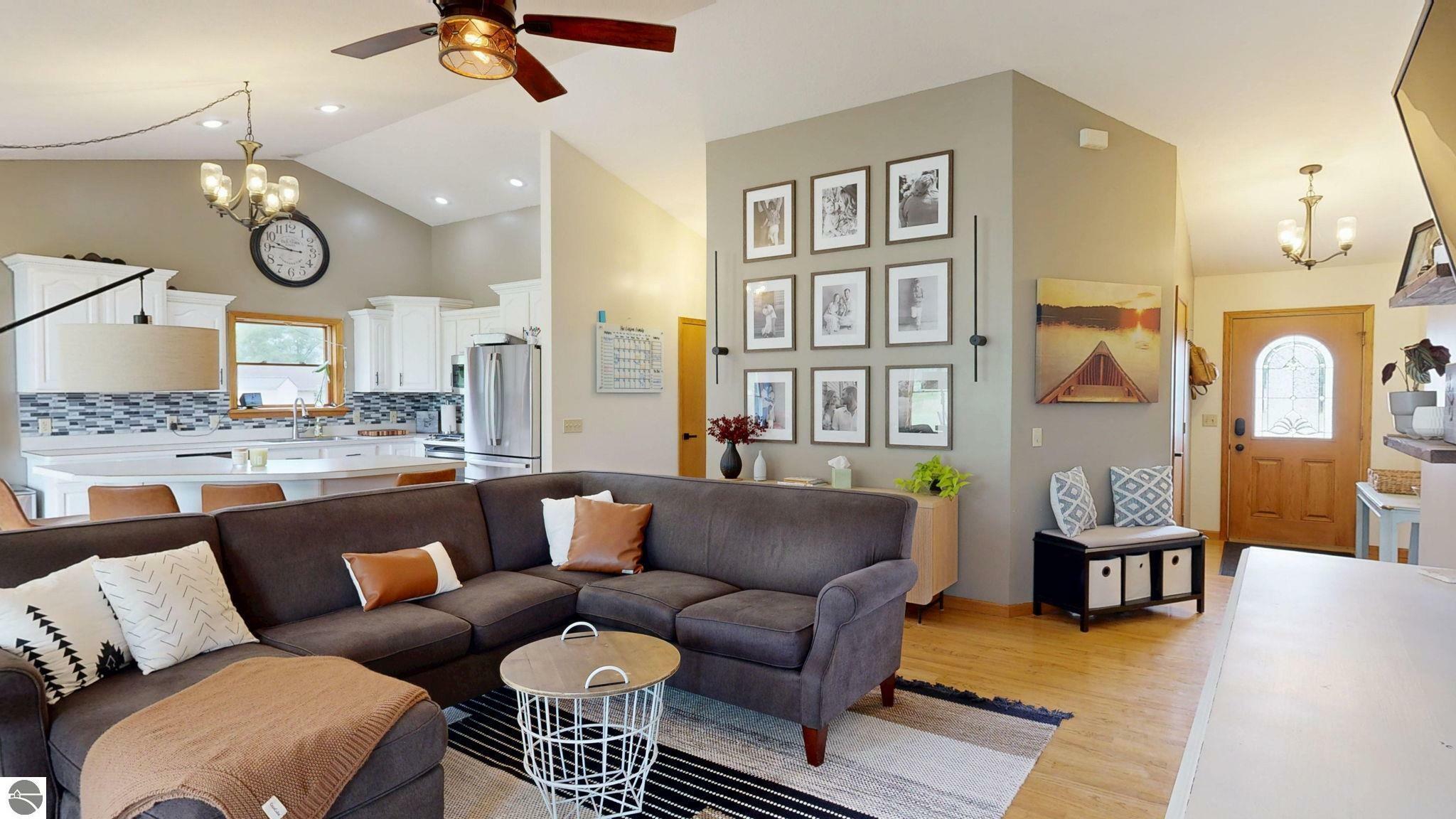 Property Photo: 1006 N Clubhouse Drive MI 48893