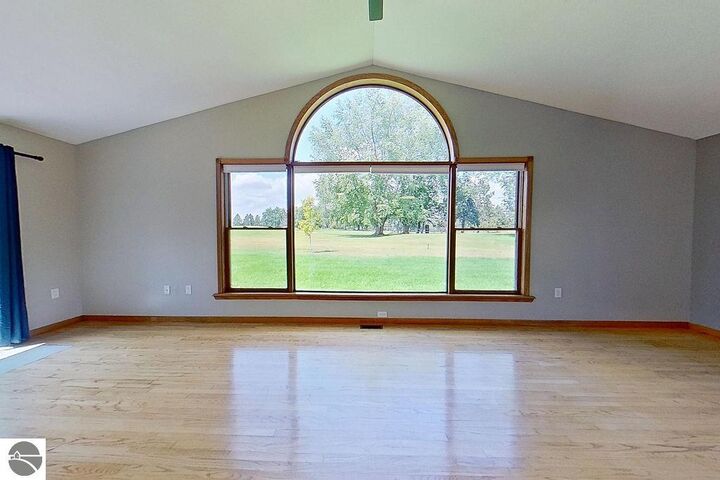 Property Photo: 1006 N Clubhouse Drive MI 48893