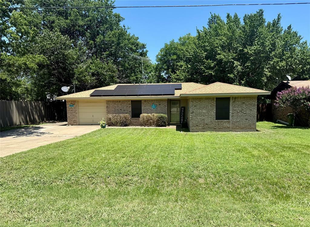 Property Photo: 408 N Ash Street TX 76082
